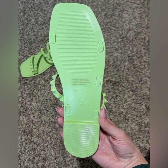 BRAND NEW Steve Madden Lime Green Pyramid Sandals - Picture 4 of 4